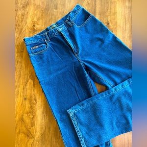 Women’s Eddie Bauer Flannel Lined Straight Leg Jeans Size 12. Near New.